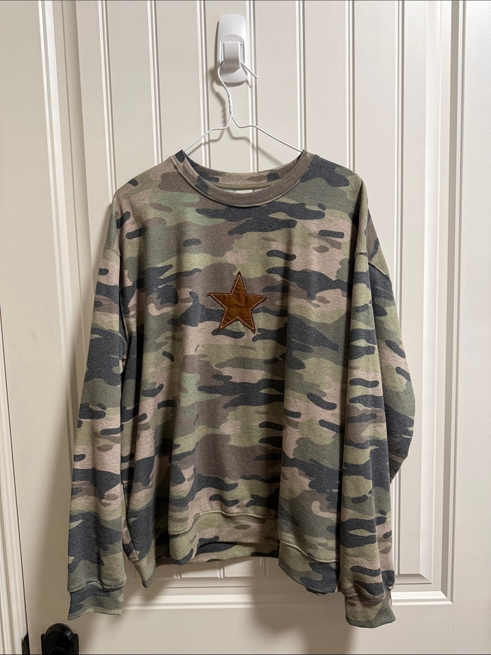 Urban Outfitters Men's Camo Crewneck Sweatshirt with Brown Star Patch